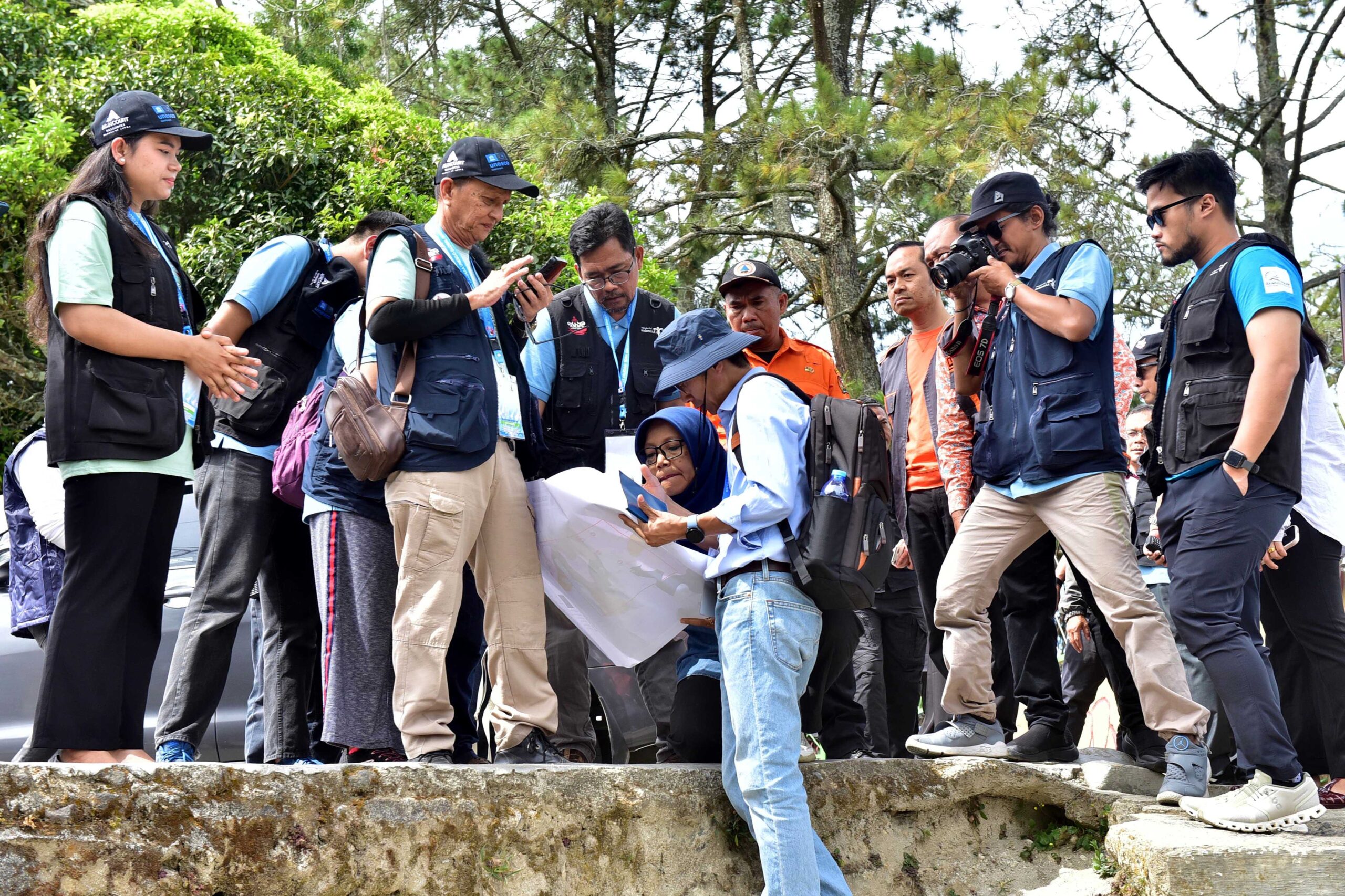 Asesor UNESCO Tinjau Geosite Kaldera Toba