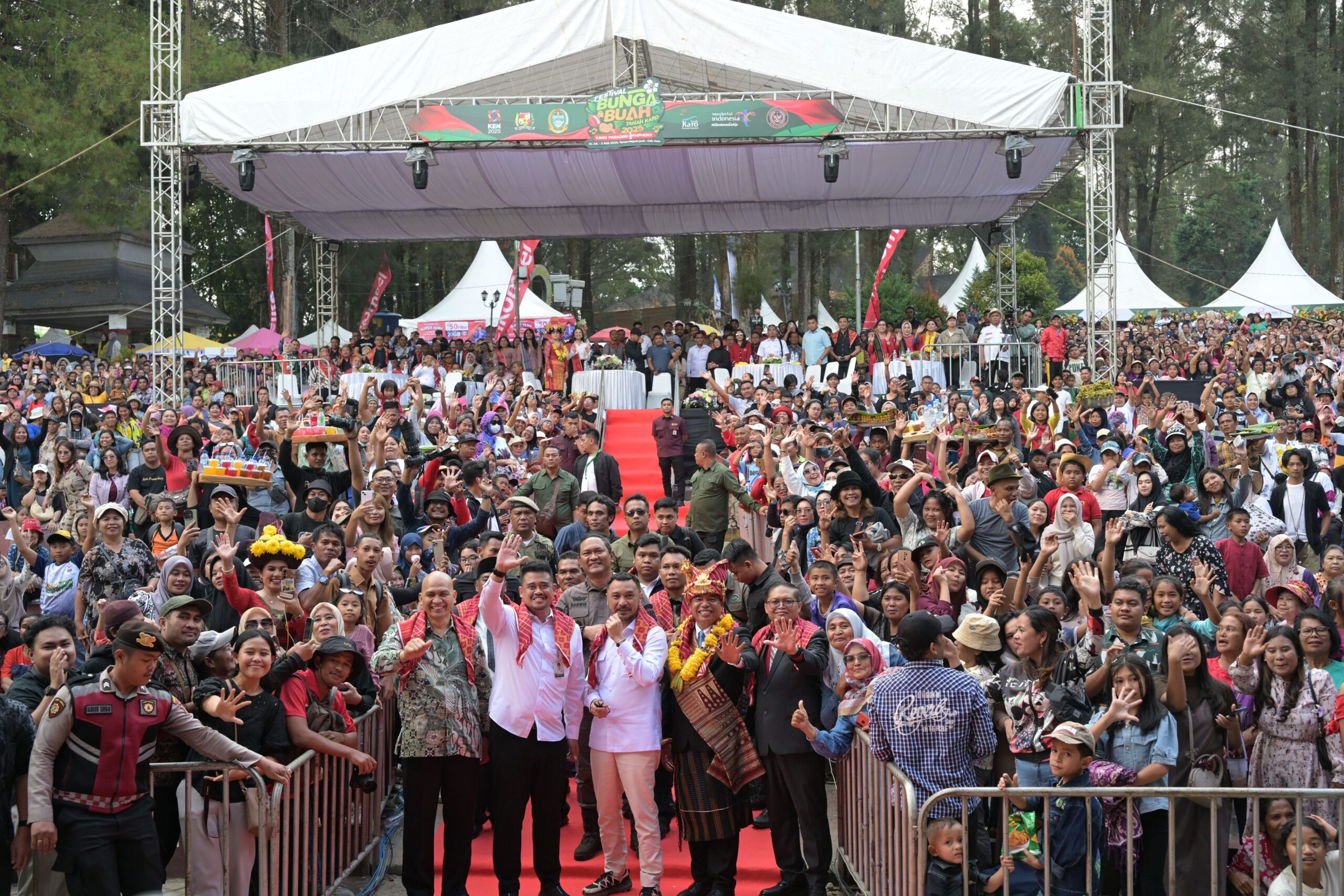 Festival Pesta Bunga dan Buah Berastagi