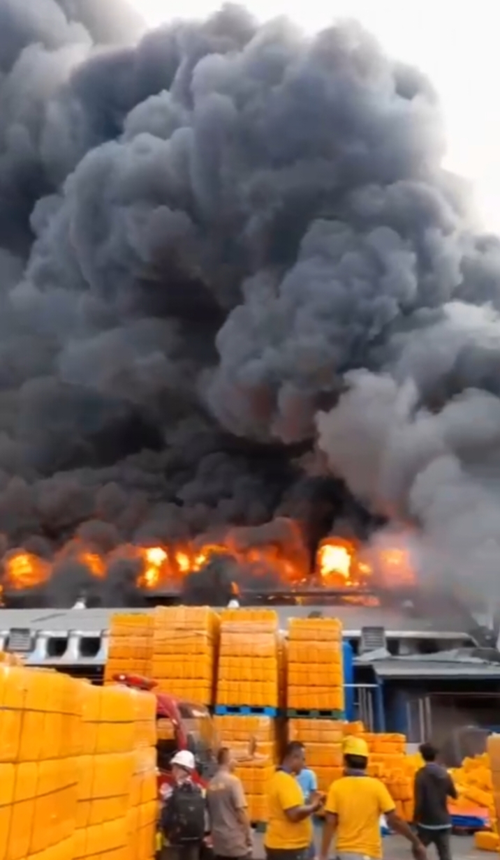 Kebakaran Gudang Pengelolaan Kelapa Sawit