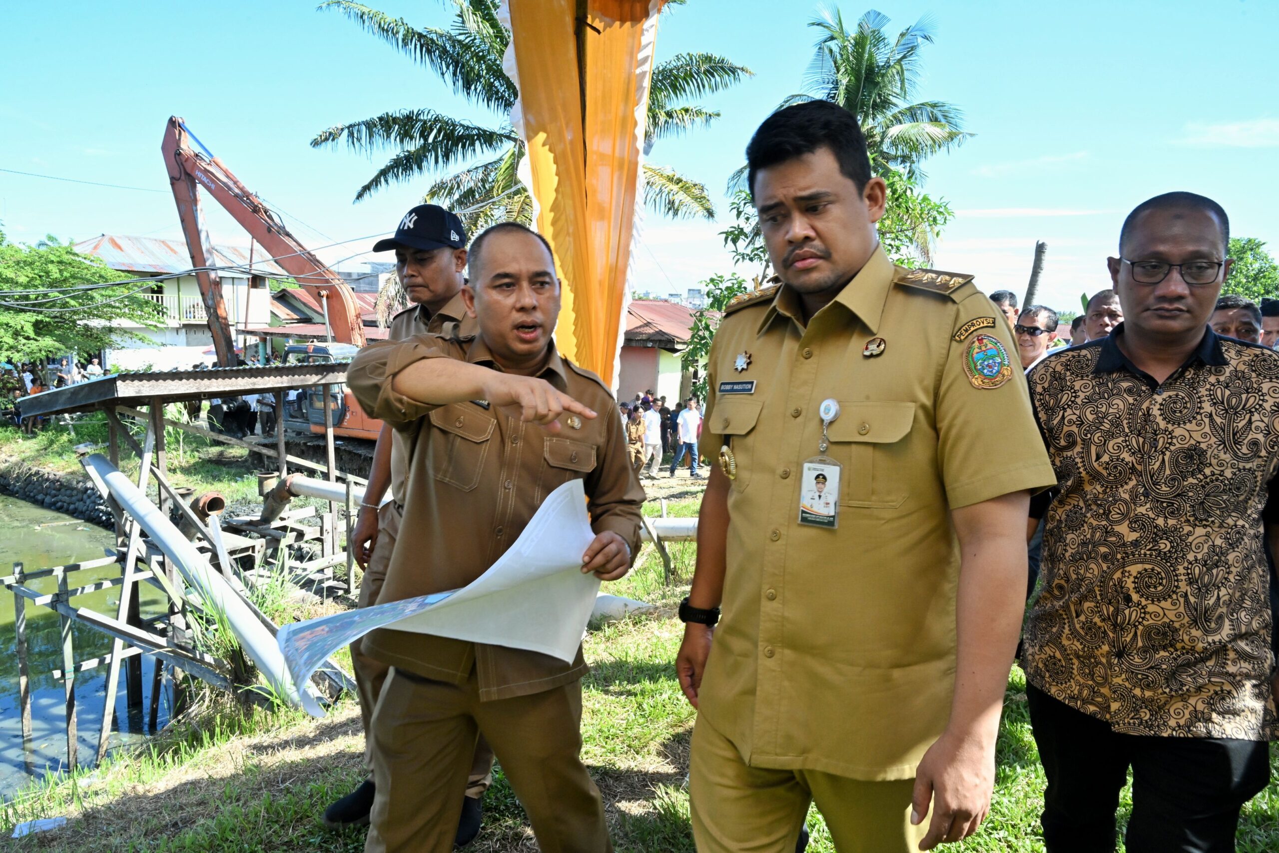 Meninjau Pengerukan Waduk di Langkat