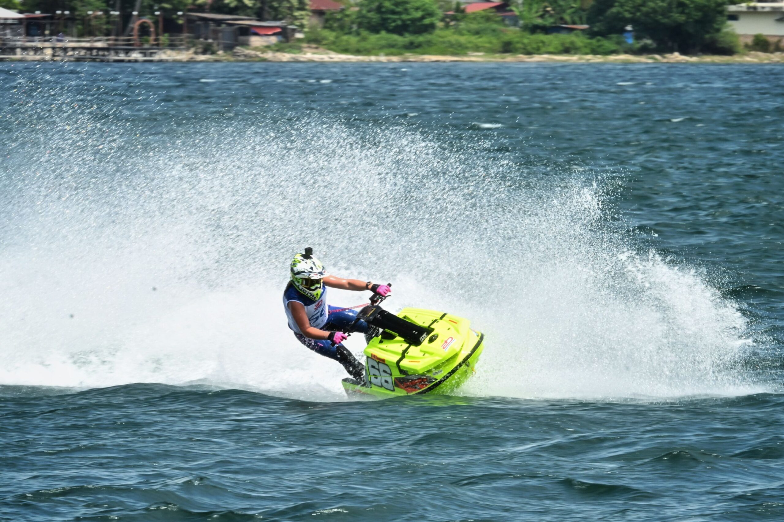 Rider Aquabike saat jejal Danau Toba