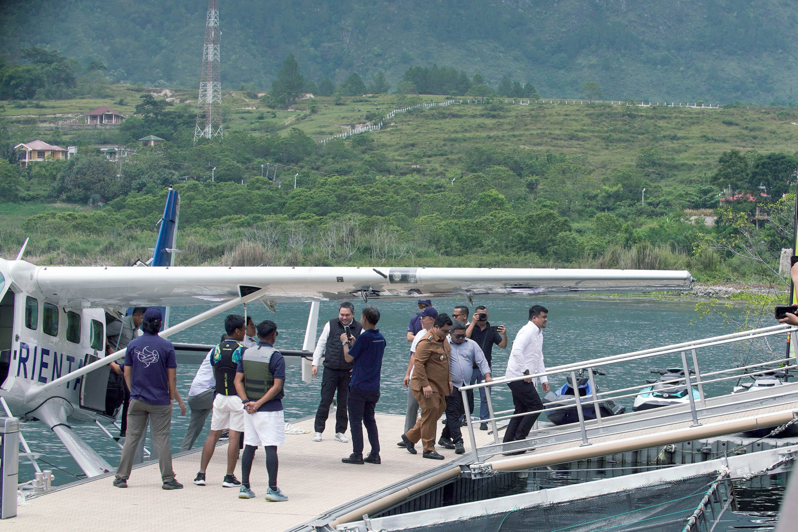 Pesawat Amfibi di Danau Toba