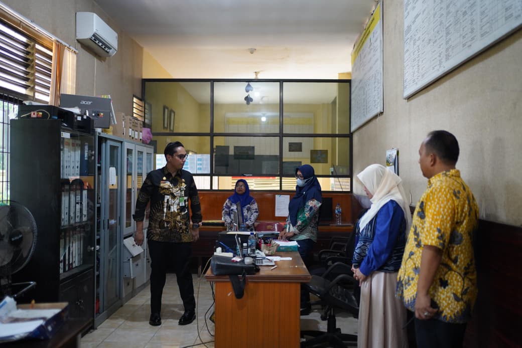 Sidak Kantor Lurah Ladang Bambu