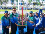 Walikota Medan Rico Waas saat memberikan piala begilir Porkot Medan