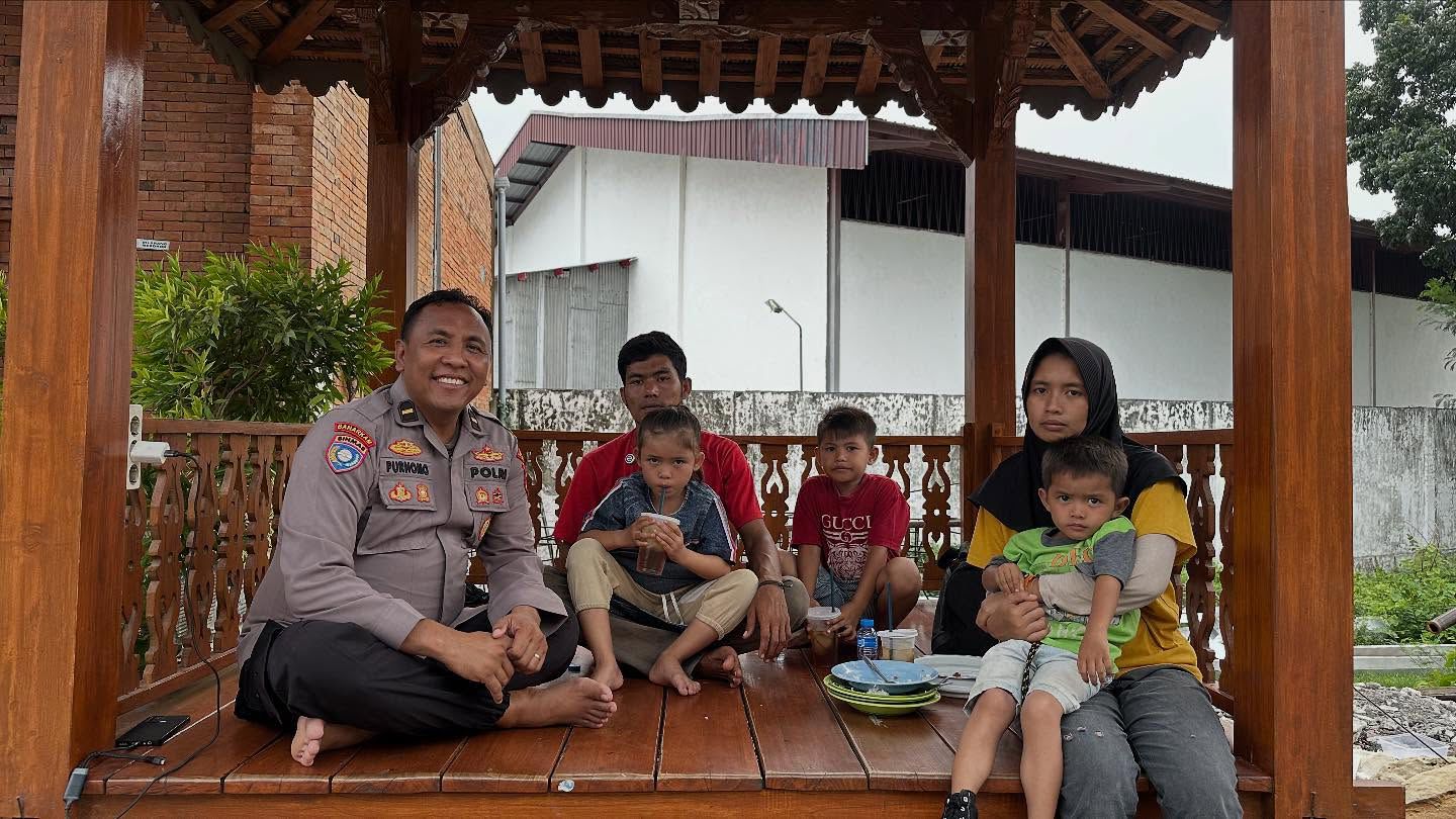 Bantu Warga Lamongan